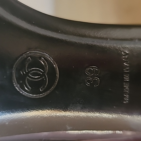 Authentic! CHANEL Black Patent Leather D'Orsay Heels with Chanel Logo. Size 8 - Picture 11 of 11